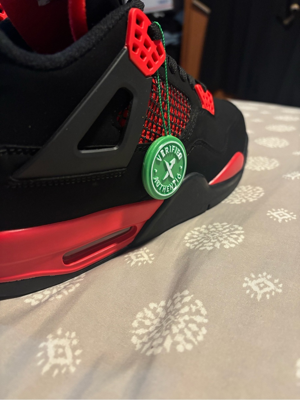 Air Jordan 4 Red Thunder View 4